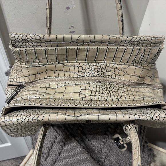 Y2K❤️Govali Crocodile-Embossed Cream Handbag - Picture 8 of 11